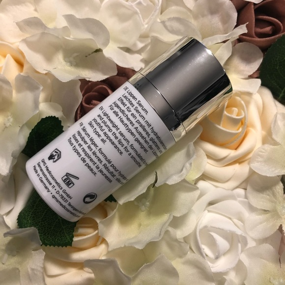 QMS LIP LINE CORRECTOR - Picture 2 of 3